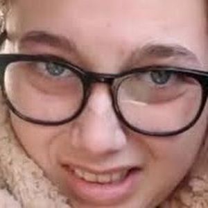 Meet your Posher, Emma chamberlain’s iced almond milk latte